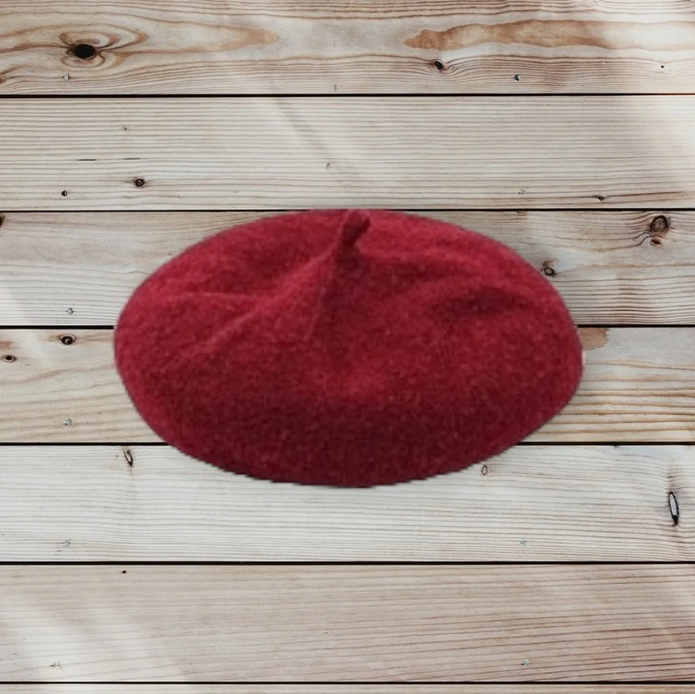 🆕 Ladies Burgundy Acrylic Beret Hat - Picture 2 of 5
